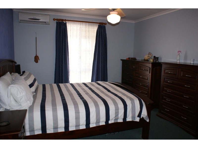 33 Pickering Dve, Dongara WA 6525