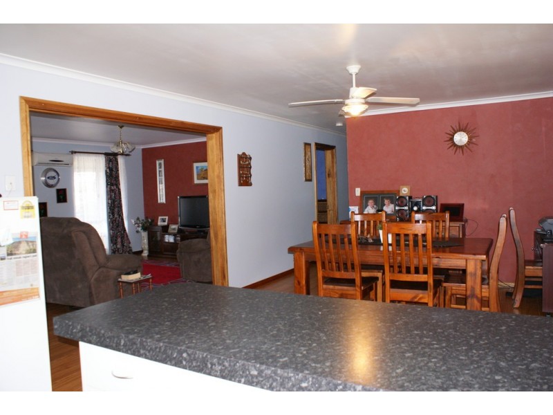 33 Pickering Dve, Dongara WA 6525