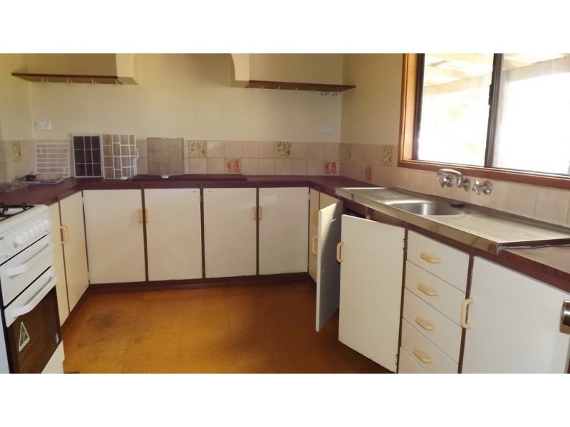 5 Pickering Drive, Dongara WA 6525