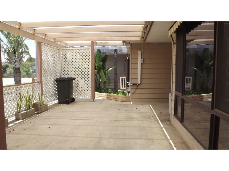 5 Pickering Drive, Dongara WA 6525