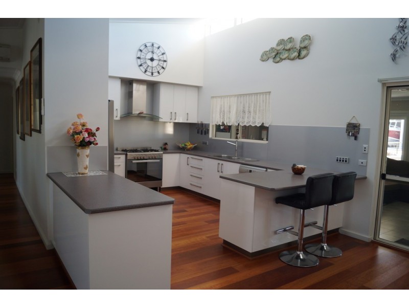 7 Cardwell Gardens, Dongara WA 6525