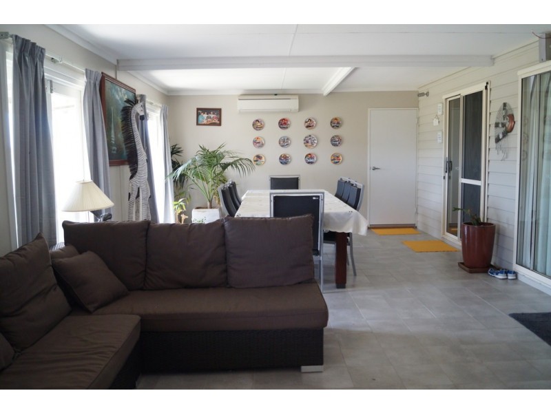 7 Cardwell Gardens, Dongara WA 6525