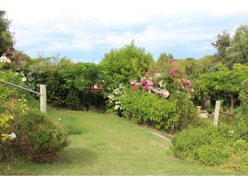 7 Bartlett Place, Port Denison WA 6525