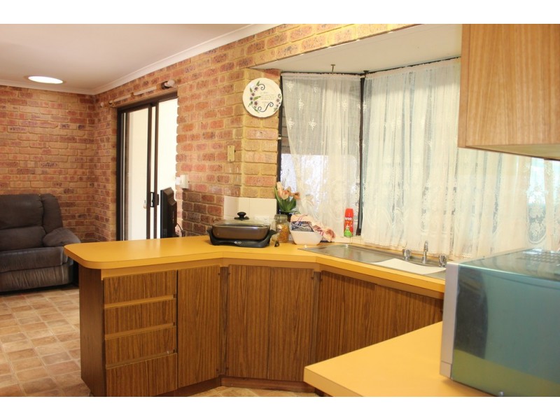 7 Bartlett Place, Port Denison WA 6525