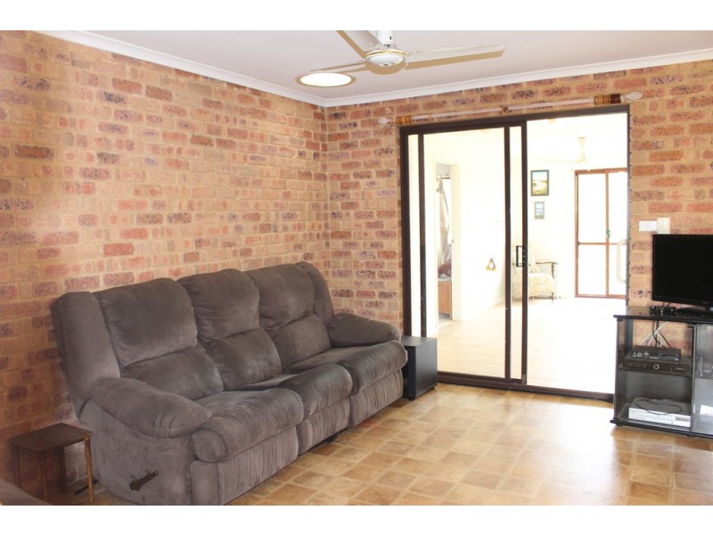 7 Bartlett Place, Port Denison WA 6525