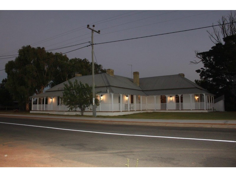 2 Hunts Road, Dongara WA 6525