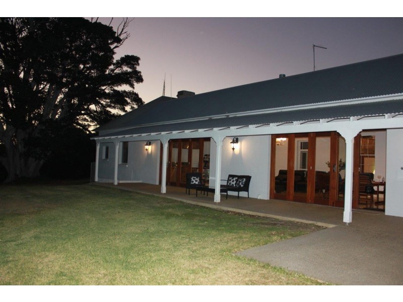 2 Hunts Road, Dongara WA 6525