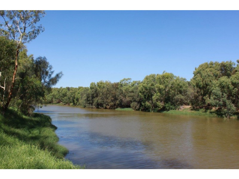 2 Hunts Road, Dongara WA 6525