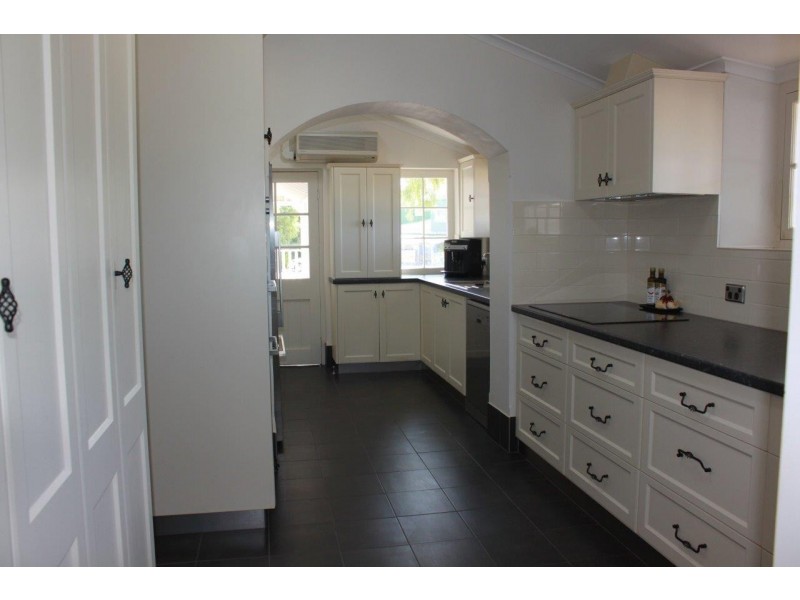 2 Hunts Road, Dongara WA 6525