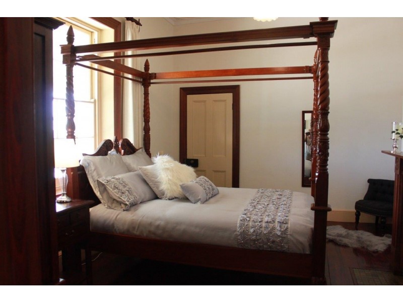 2 Hunts Road, Dongara WA 6525