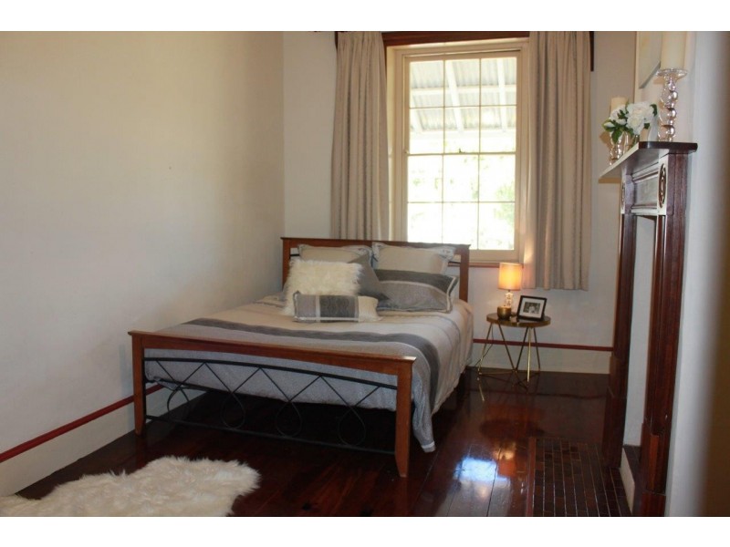 2 Hunts Road, Dongara WA 6525