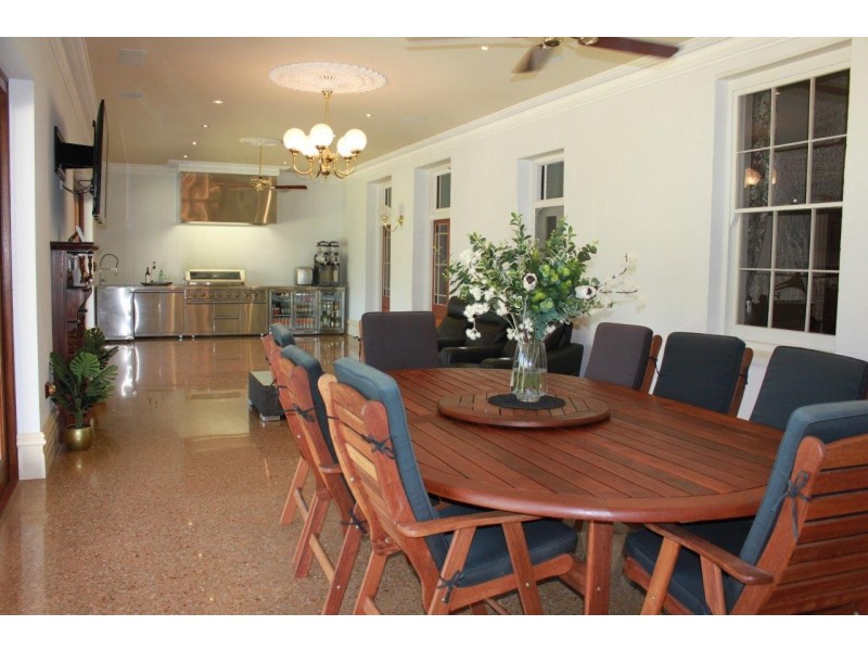 2 Hunts Road, Dongara WA 6525