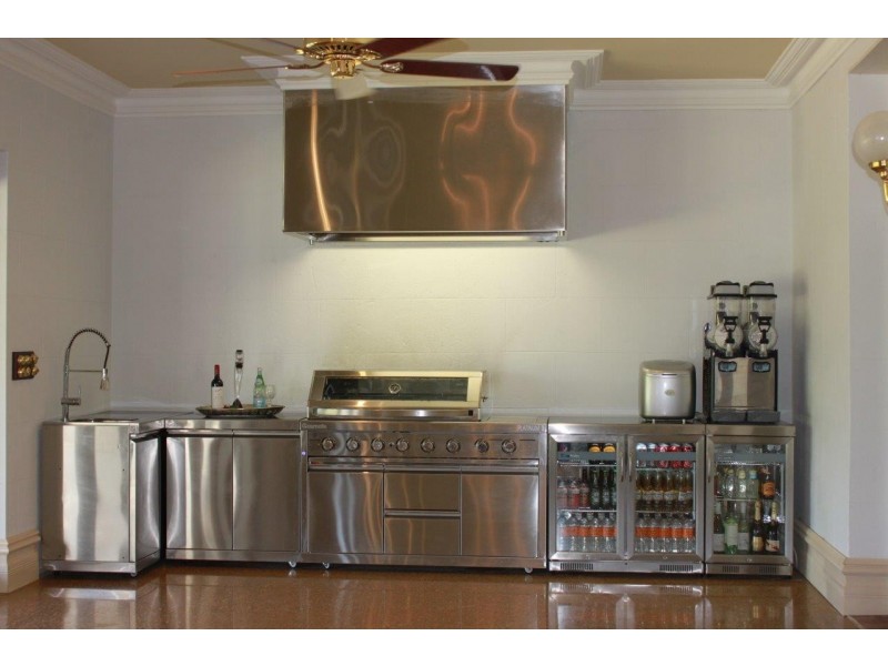 2 Hunts Road, Dongara WA 6525