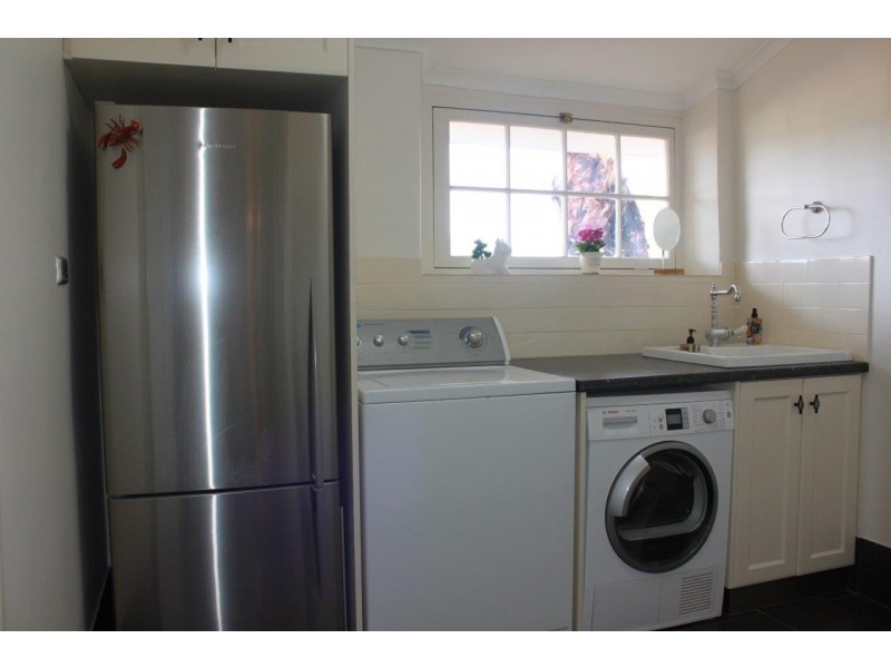 2 Hunts Road, Dongara WA 6525