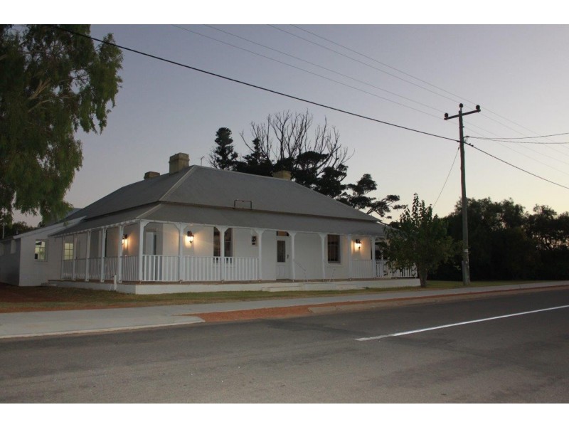 2 Hunts Road, Dongara WA 6525