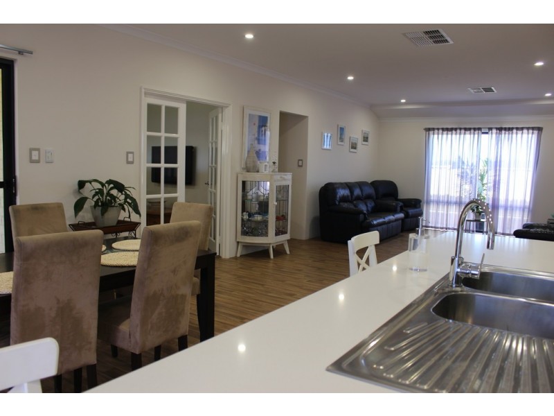 25 Mason Crescent, Port Denison WA 6525