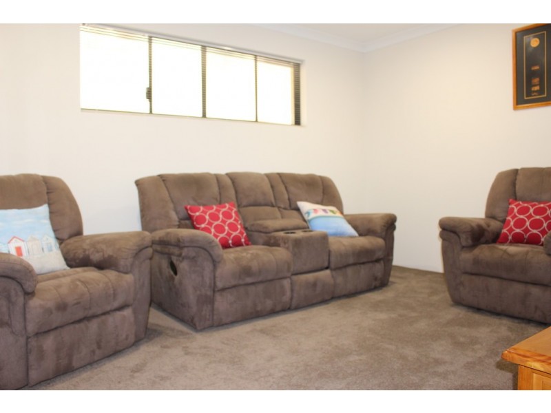 25 Mason Crescent, Port Denison WA 6525