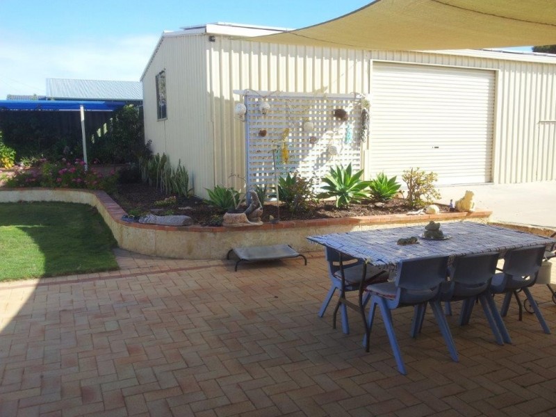 19 Church Street, Dongara WA 6525