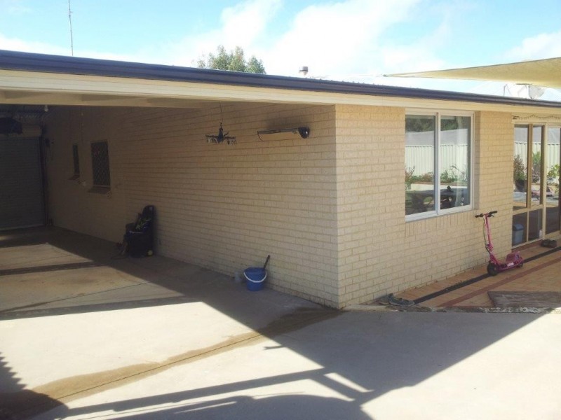 19 Church Street, Dongara WA 6525