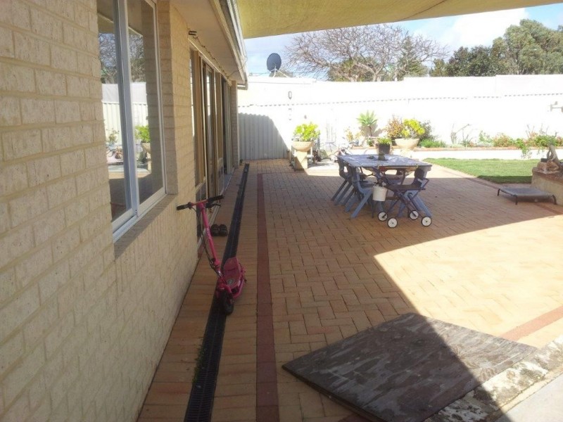 19 Church Street, Dongara WA 6525