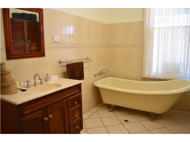 4 Lecaille Street, Dongara WA 6525