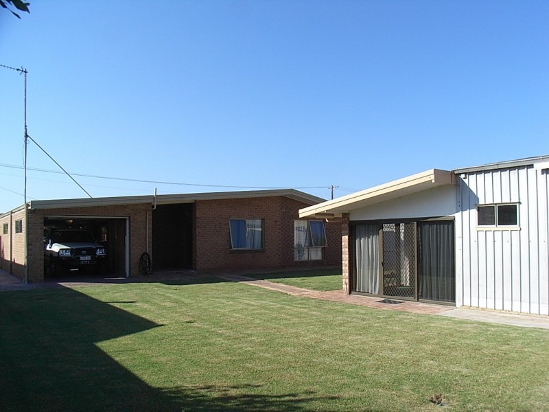 8 Fletcher Street, Port Denison WA 6525