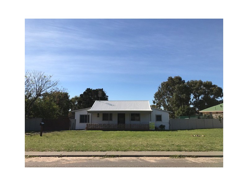 8 Armstrong Street, Dongara WA 6525
