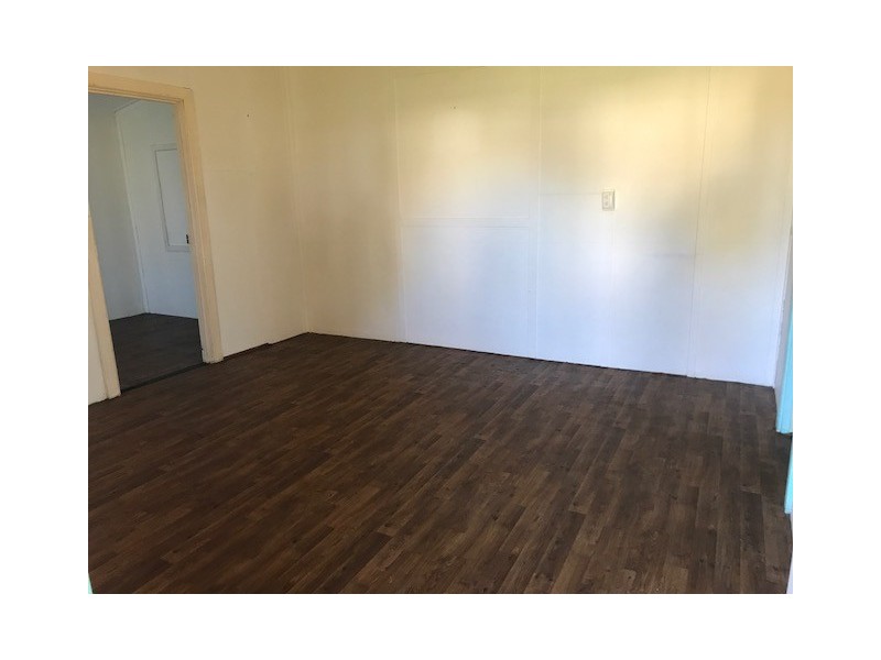 8 Armstrong Street, Dongara WA 6525