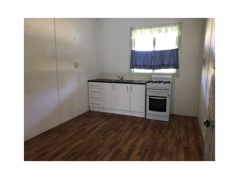 8 Armstrong Street, Dongara WA 6525