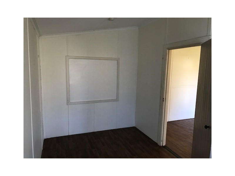 8 Armstrong Street, Dongara WA 6525