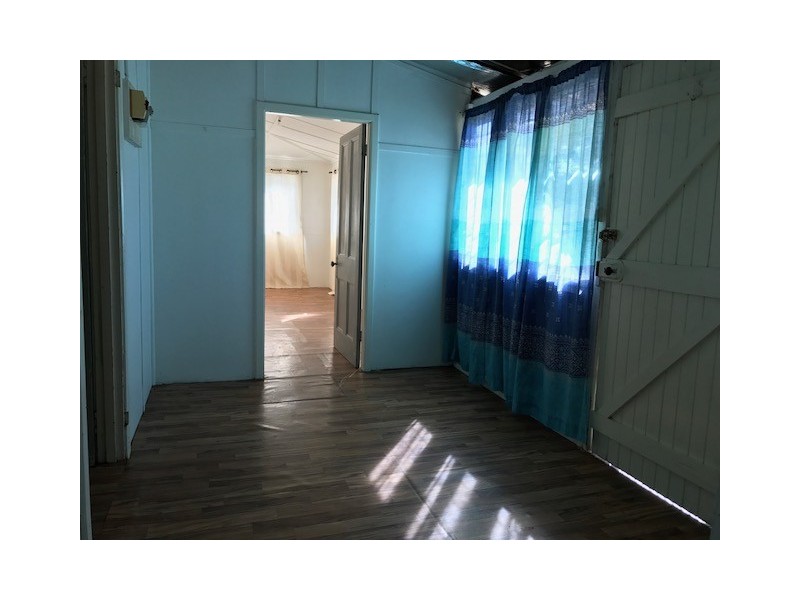 8 Armstrong Street, Dongara WA 6525