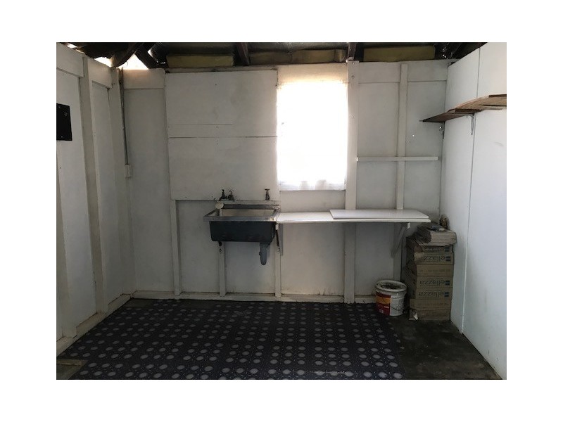 8 Armstrong Street, Dongara WA 6525