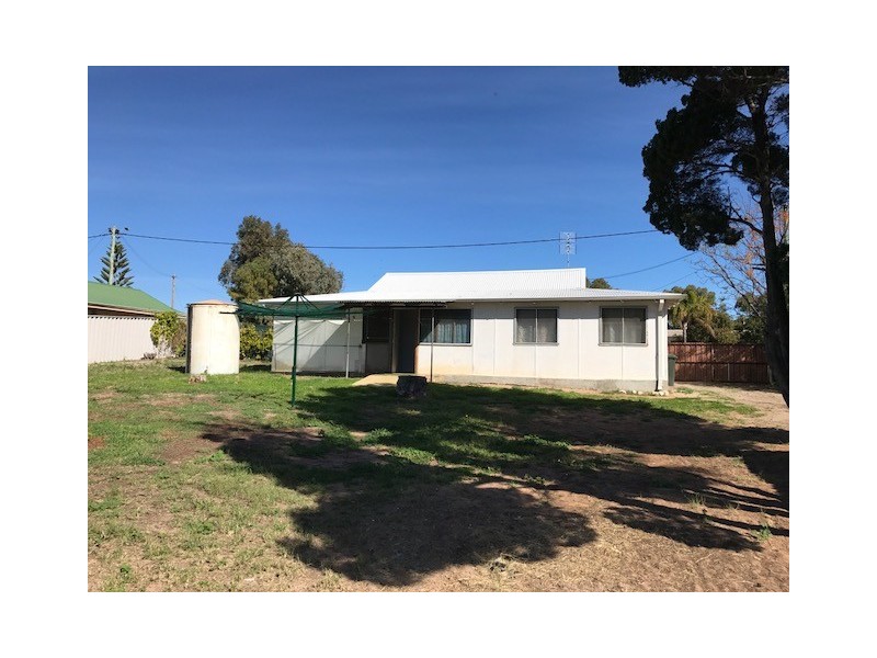 8 Armstrong Street, Dongara WA 6525