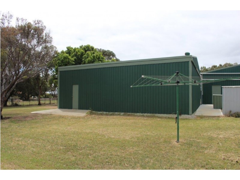38 Tulloch Drive, Dongara WA 6525
