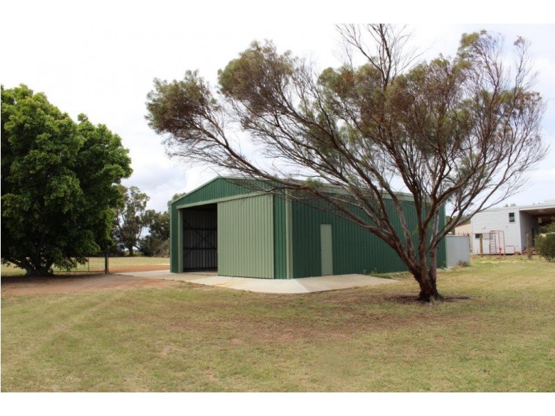 38 Tulloch Drive, Dongara WA 6525
