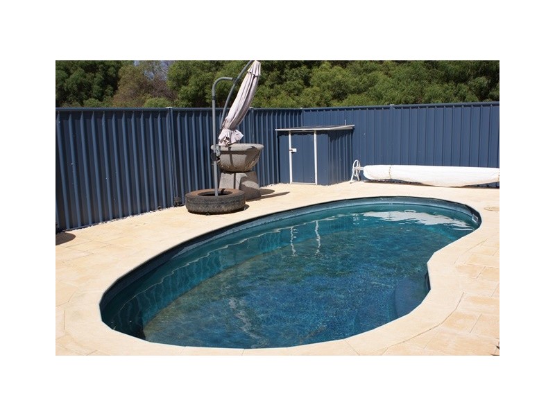 12 Gillam Drive, Dongara WA 6525