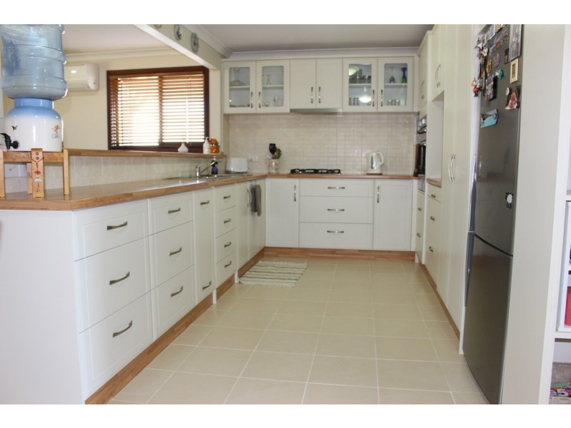 15 Pickering Drive, Dongara WA 6525