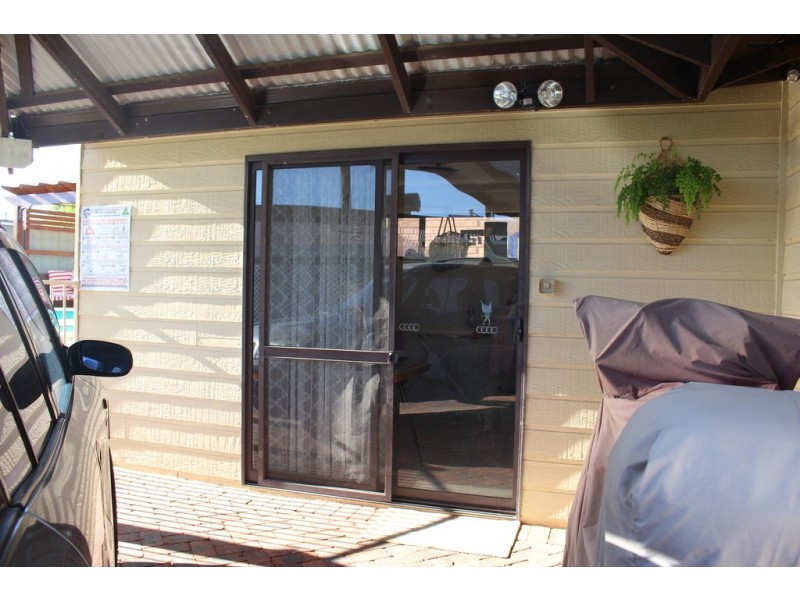 15 Pickering Drive, Dongara WA 6525