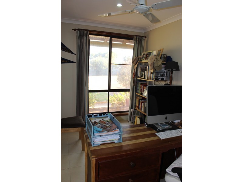 15 Pickering Drive, Dongara WA 6525