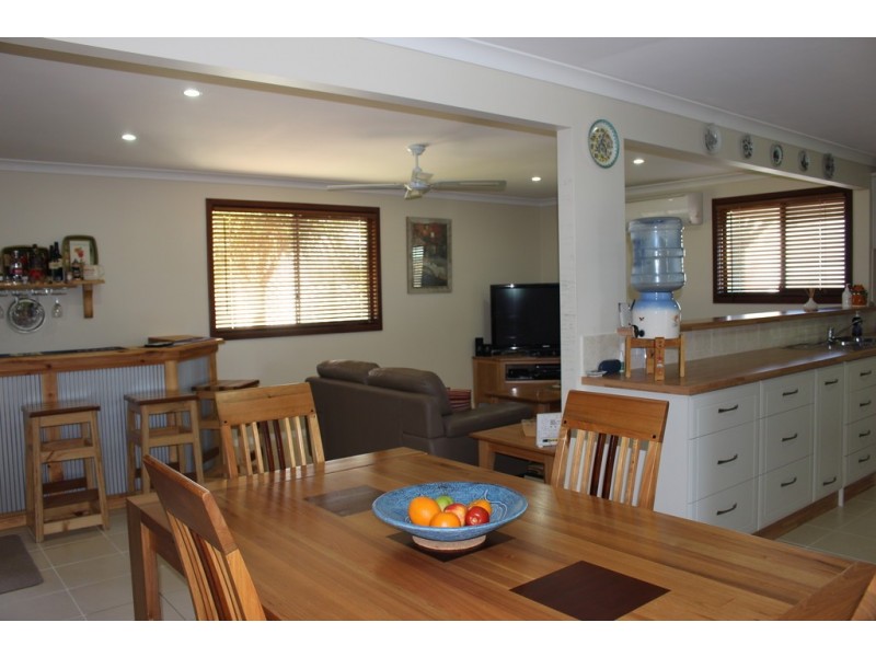 15 Pickering Drive, Dongara WA 6525