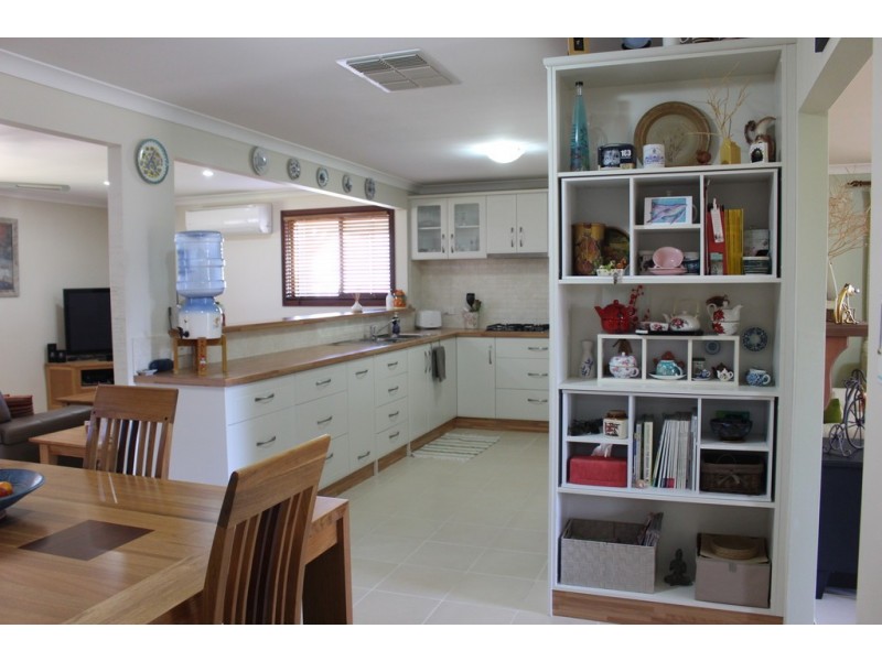 15 Pickering Drive, Dongara WA 6525