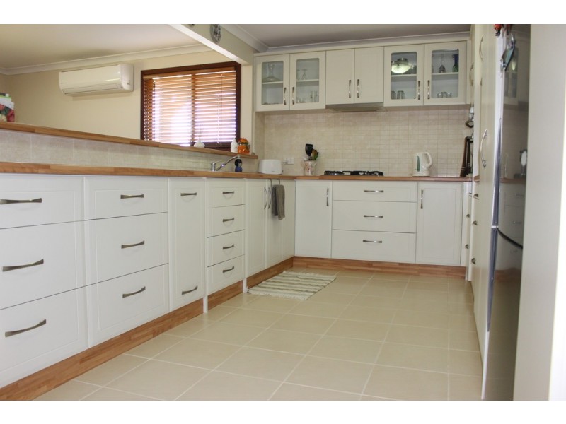 15 Pickering Drive, Dongara WA 6525