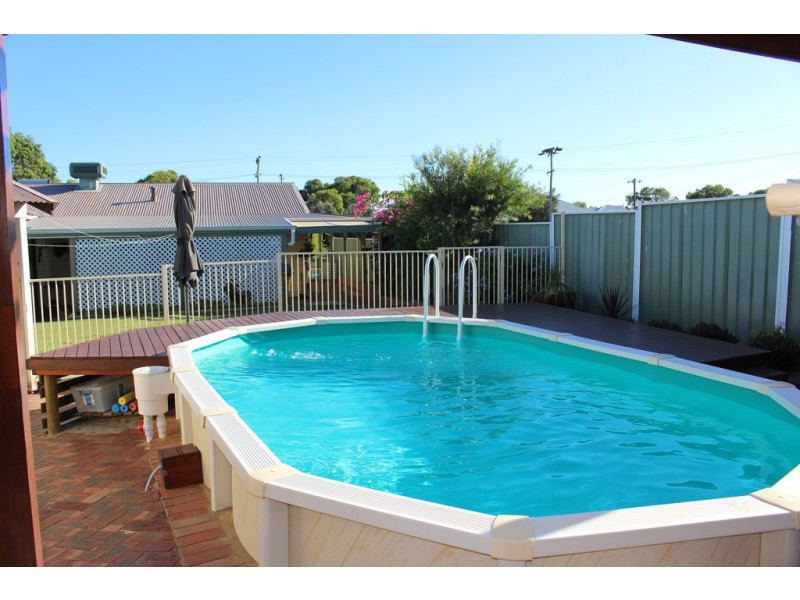 15 Pickering Drive, Dongara WA 6525