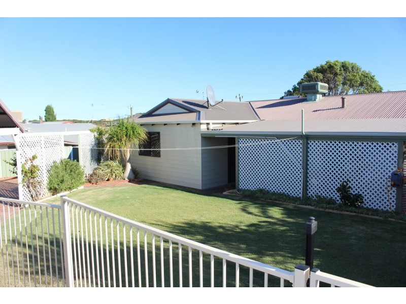 15 Pickering Drive, Dongara WA 6525