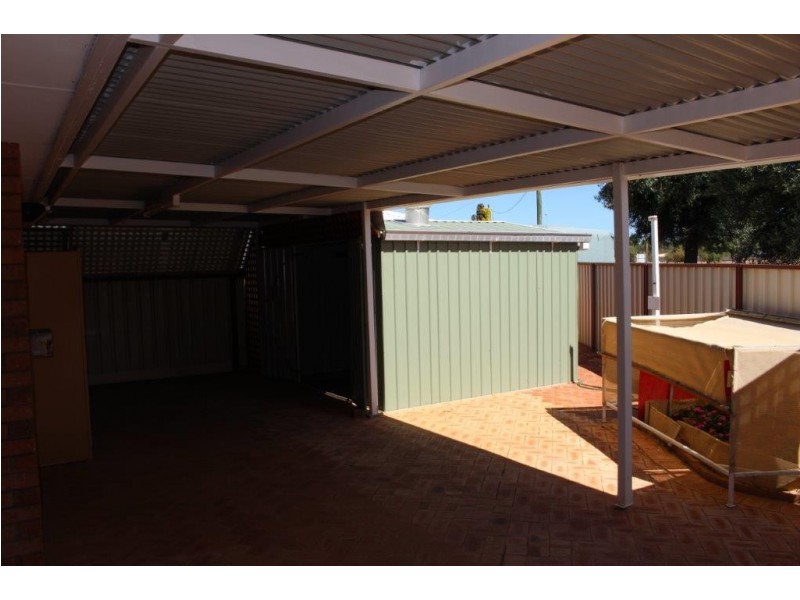 1 Irwin Crescent, Dongara WA 6525