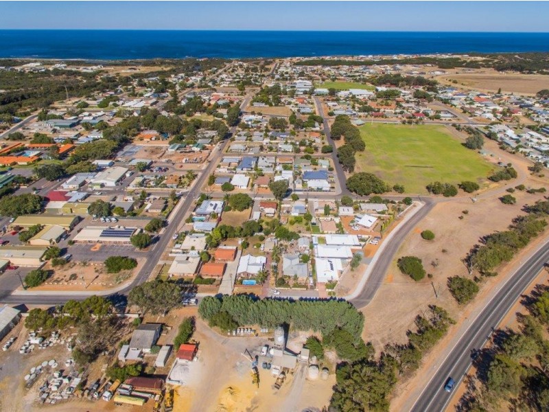 1 Irwin Crescent, Dongara WA 6525