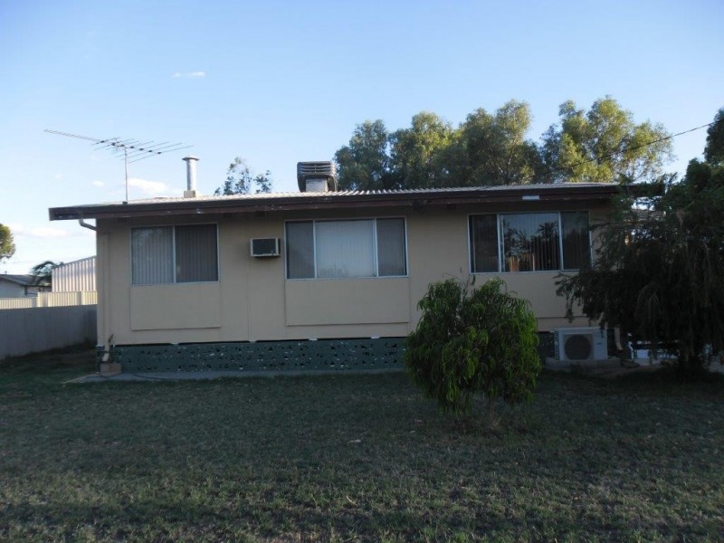 2 Nairn Street, Carnamah WA 6517