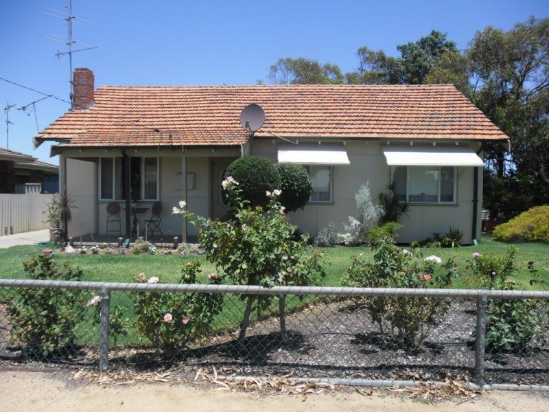 4 Robertson Street, Carnamah WA 6517