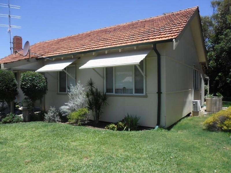 4 Robertson Street, Carnamah WA 6517