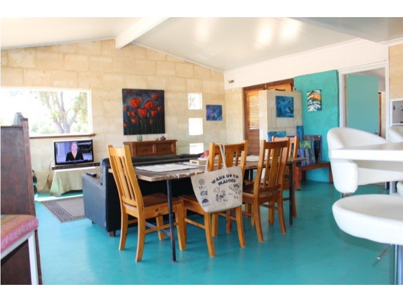 104 Stock Route Road, Yardarino WA 6525